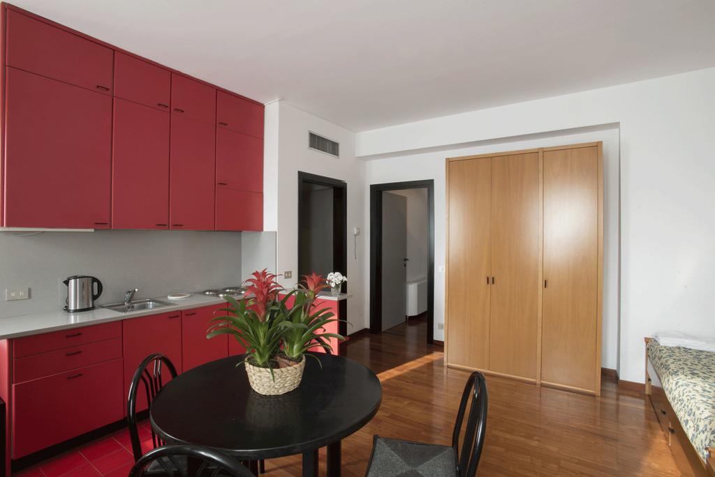 Residence Villa Odescalchi Milano Exterior foto